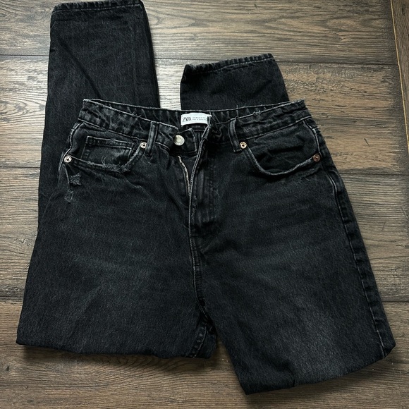 Zara Denim - Black Zara straight leg jeans #straightlegjeans